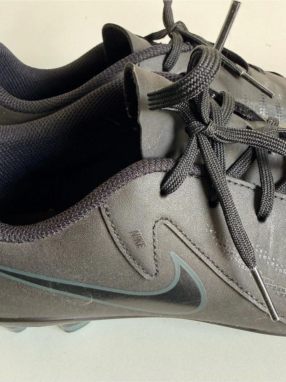 Nike Big Kid size 6, All-Black Athletic Soccer Cleats